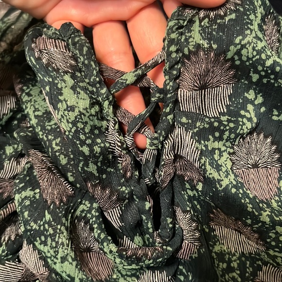 Ruched Top - Picture 3 of 6